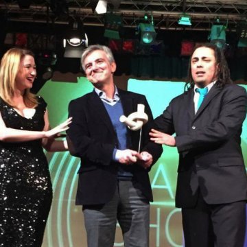Busuttil gets the 'knot' award at Comedy Nights, after losing out to some cold pie malta, Comedy knights malta
